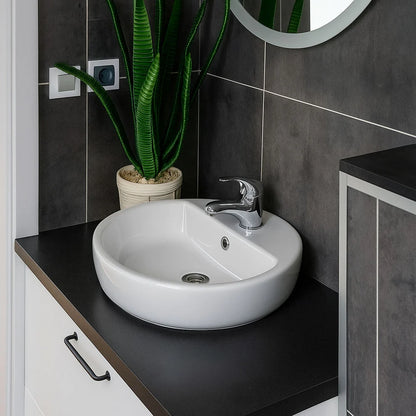 Wastafel in de badkamer van de Buitenkamer Kiefern modulaire woning