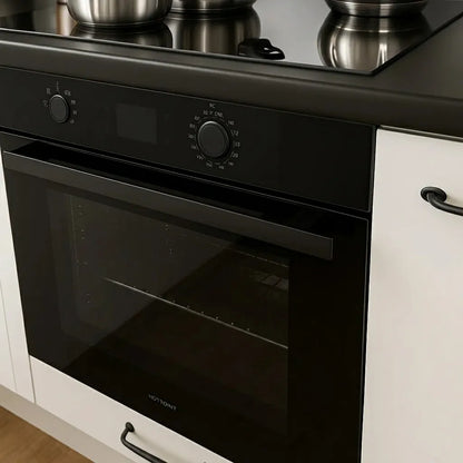 Inbouwoven en kookplaat in de keuken van de Buitenkamer Kiefern